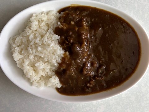 シンプルが1番美味しい。素朴でコクのあるカレー